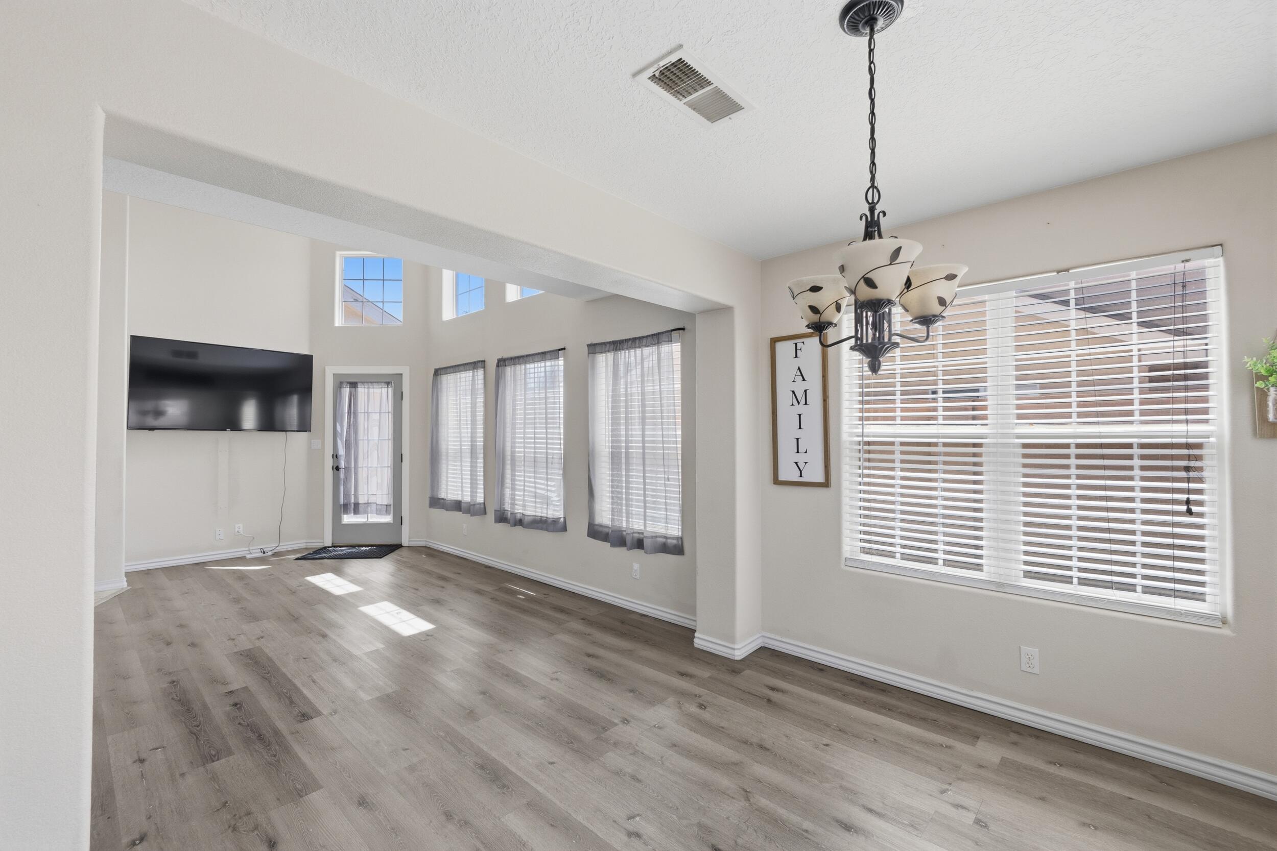 1139 Avenida Las Vistas NW
