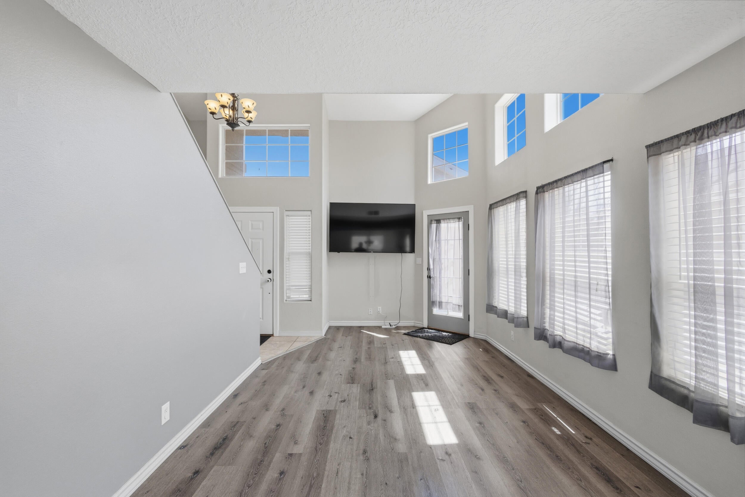 1139 Avenida Las Vistas NW