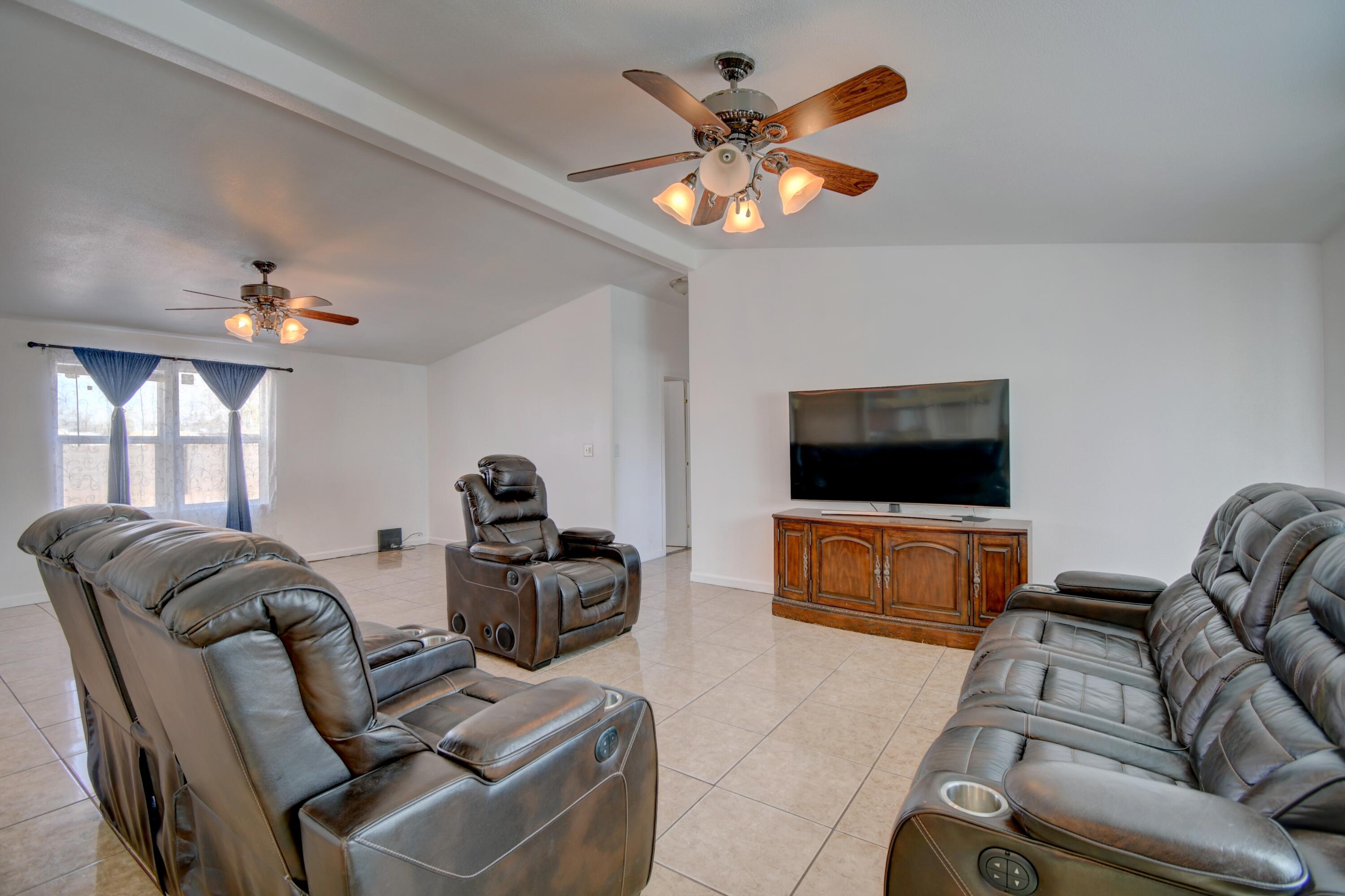 209 Camino Cuatro, Albuquerque, New Mexico image 3