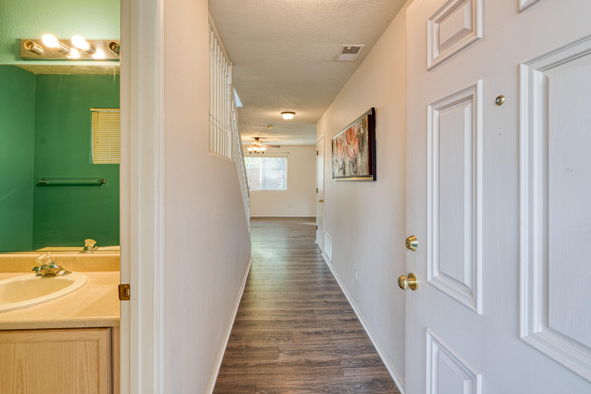 6904 SHALE Avenue NE