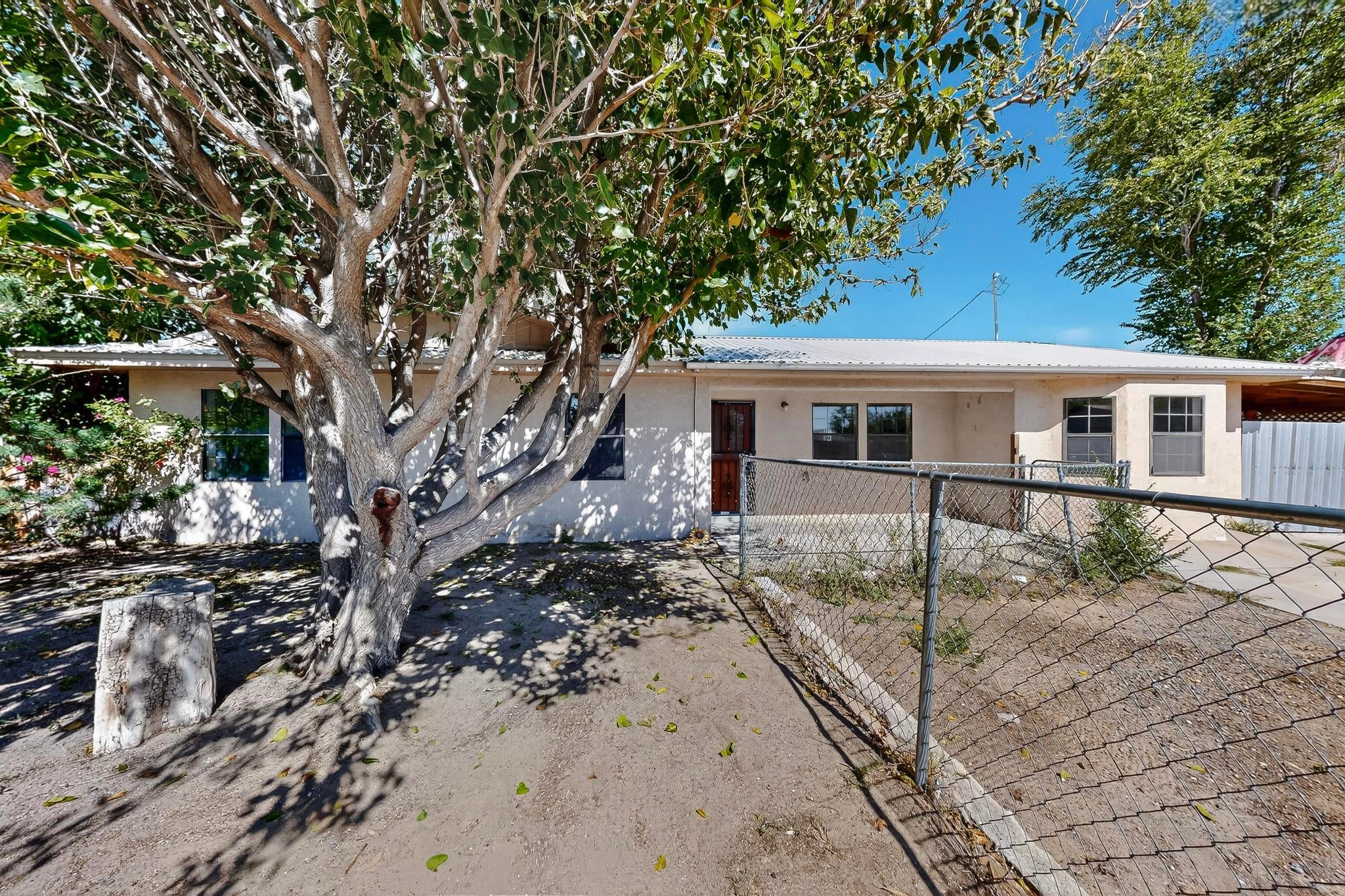 1212 W Didier Avenue