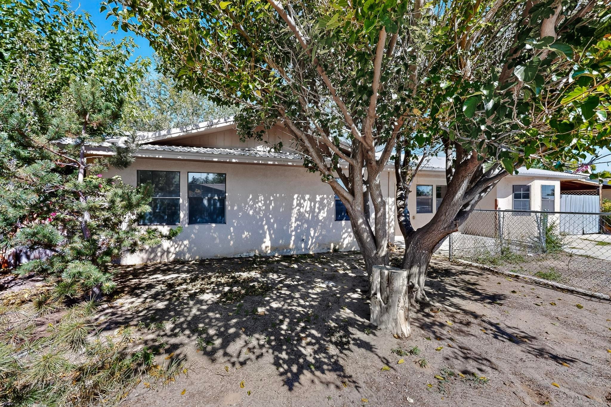 1212 W Didier Avenue