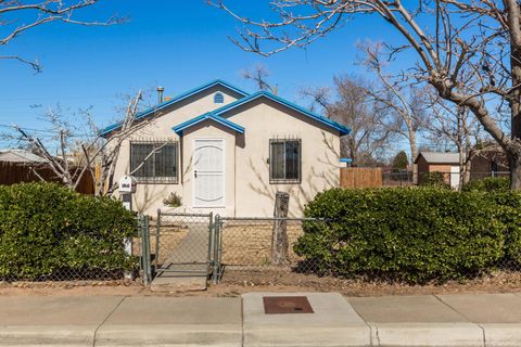Photo of 829 San Clemente Avenue NW, Albuquerque, NM 87107 (MLS # 1098705)