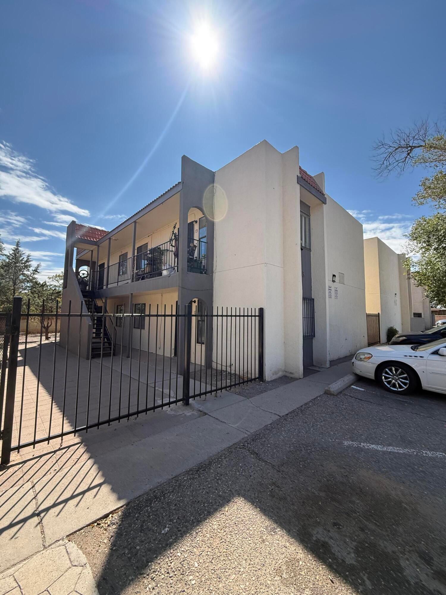 536 Palomas Drive SE