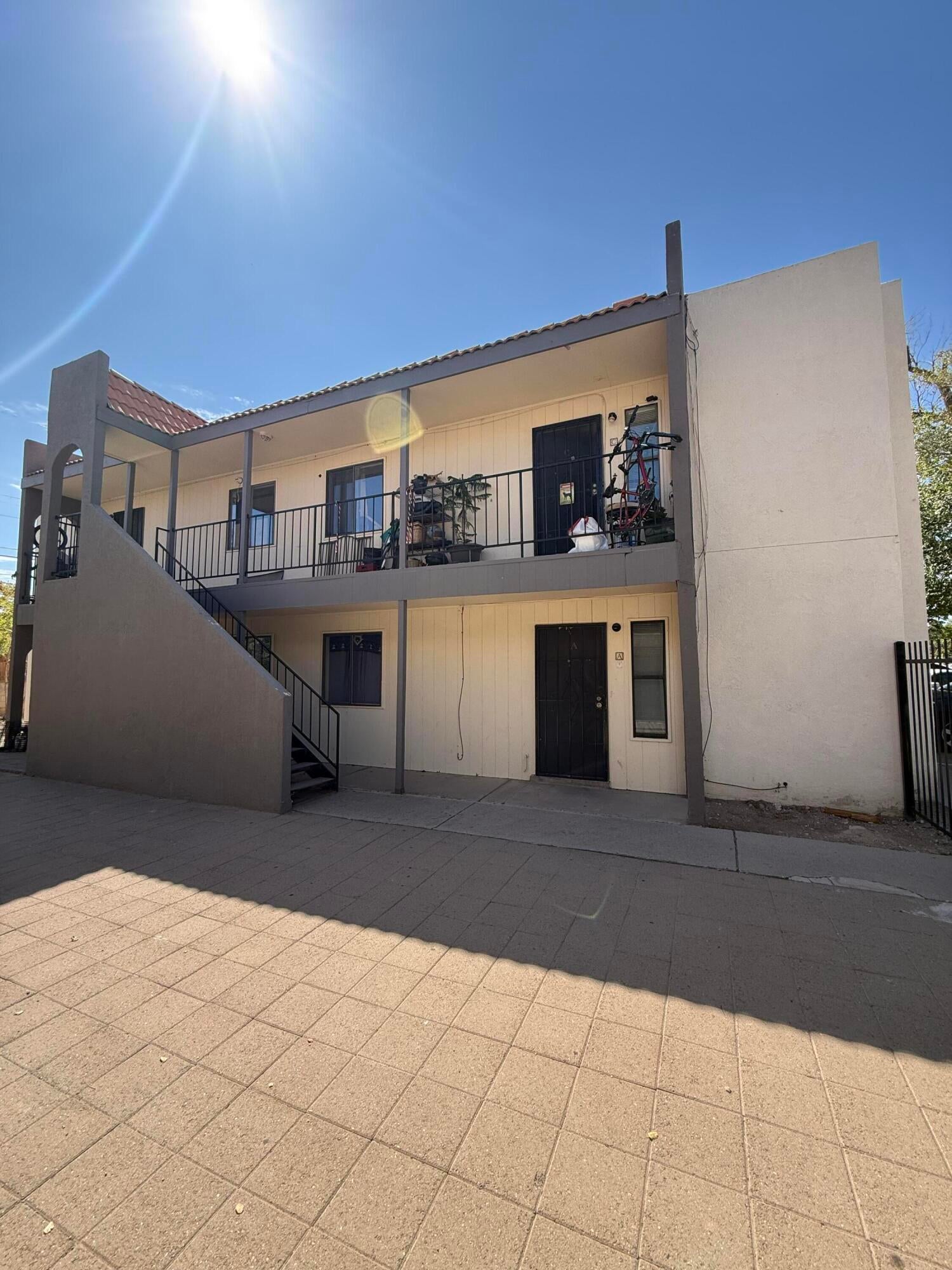 536 Palomas Drive SE