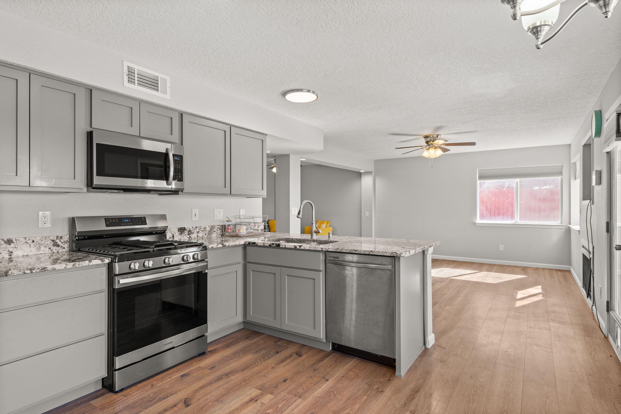 23 Apache Plume Road, Los Lunas, New Mexico image 8
