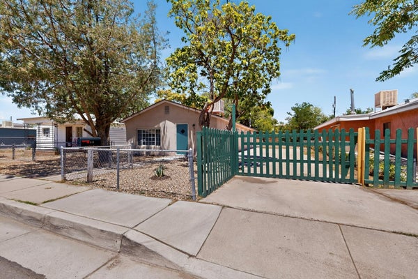 915 PACIFIC AVE SW, ALBUQUERQUE, NM 87102 - Image 25b5bfb78693aa7940d10690140cb404/517524889