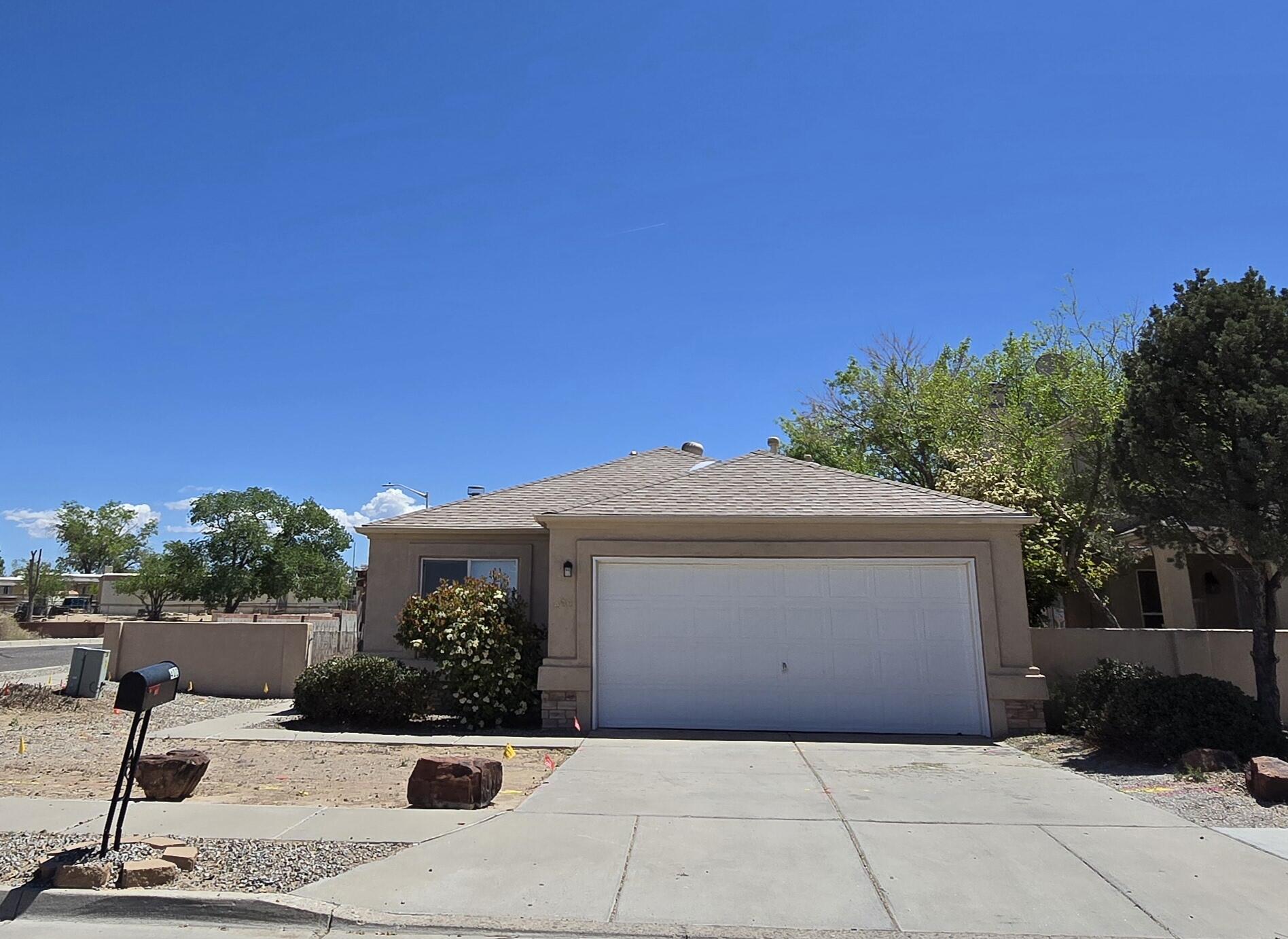 400 Angel Loop, Los Lunas, New Mexico image 1