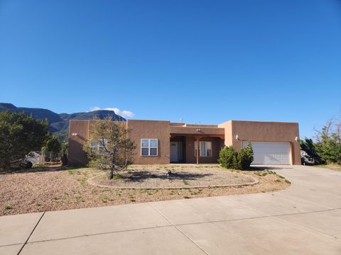 Photo of 29 CAMINO DE LOS DESMONTES, Placitas, NM 87043 (MLS # 1093872)