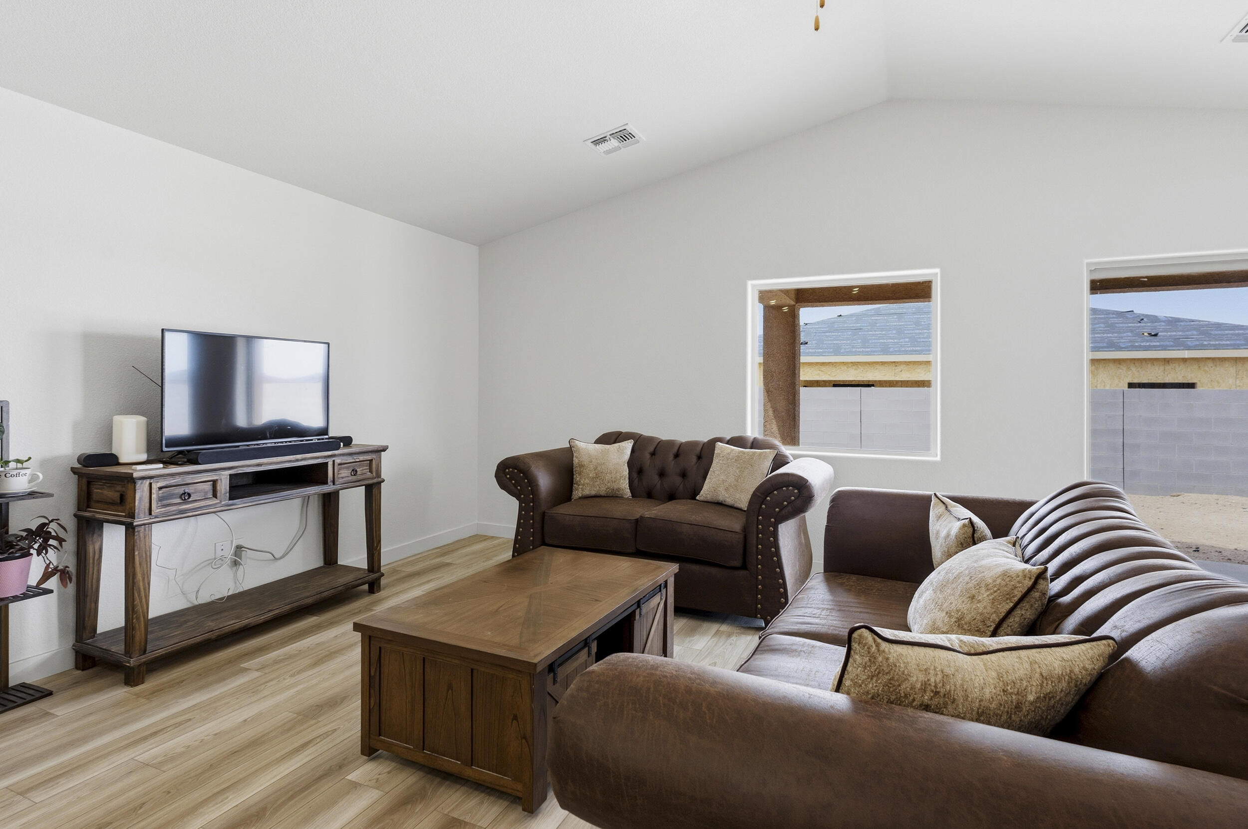 2506 Calle Del Los Claveles