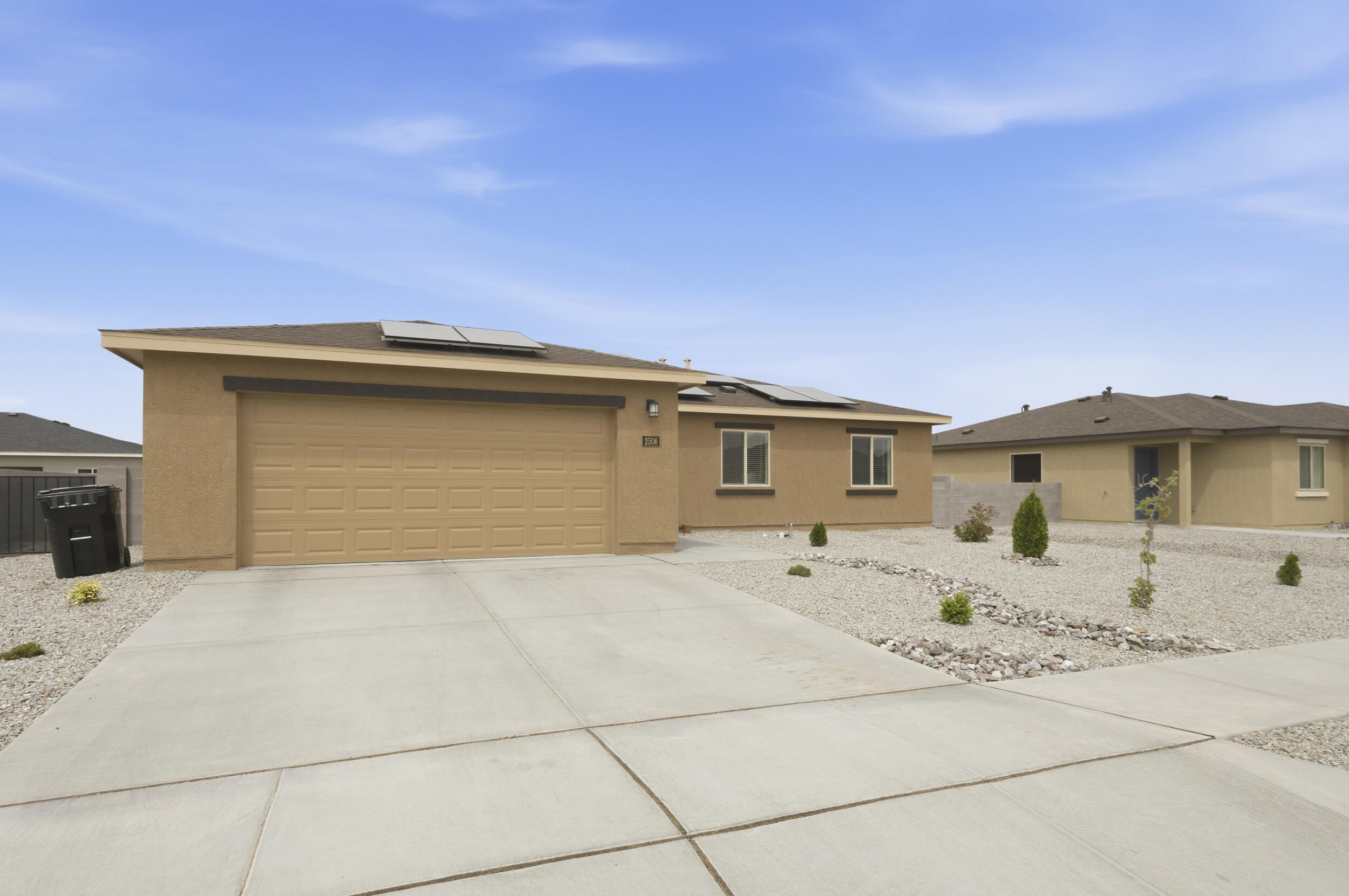 2506 Calle Del Los Claveles