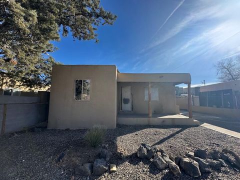 Photo of 516 Mesilla Street SE, Albuquerque, NM 87108 (MLS # 1097643)