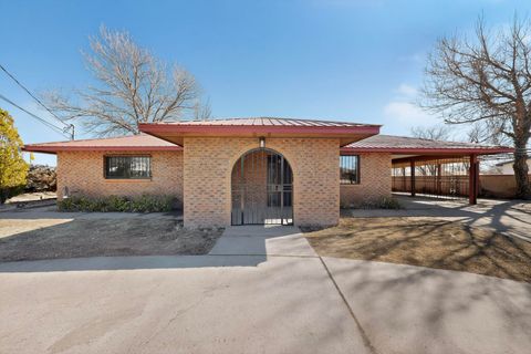 Photo of 804 N 5th Street, Belen, NM 87002 (MLS # 1098018)