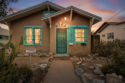 Photo of 105 MAPLE Street NE, Albuquerque, NM 87106 (MLS # 1090938)