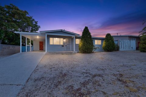 Photo of 305 64th Street SW, Albuquerque, NM 87121 (MLS # 1104040)
