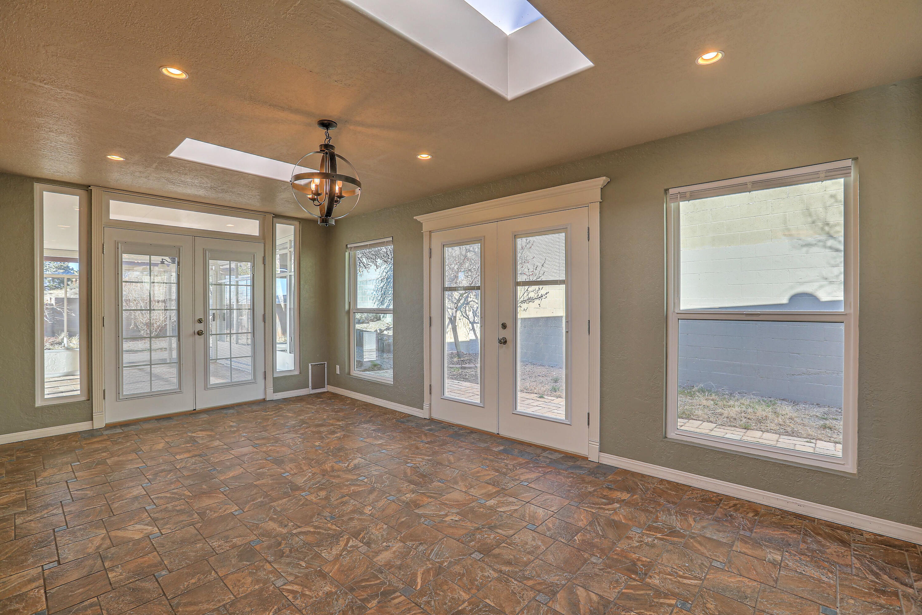 2512 Punta De Vista Drive, Albuquerque, New Mexico image 3
