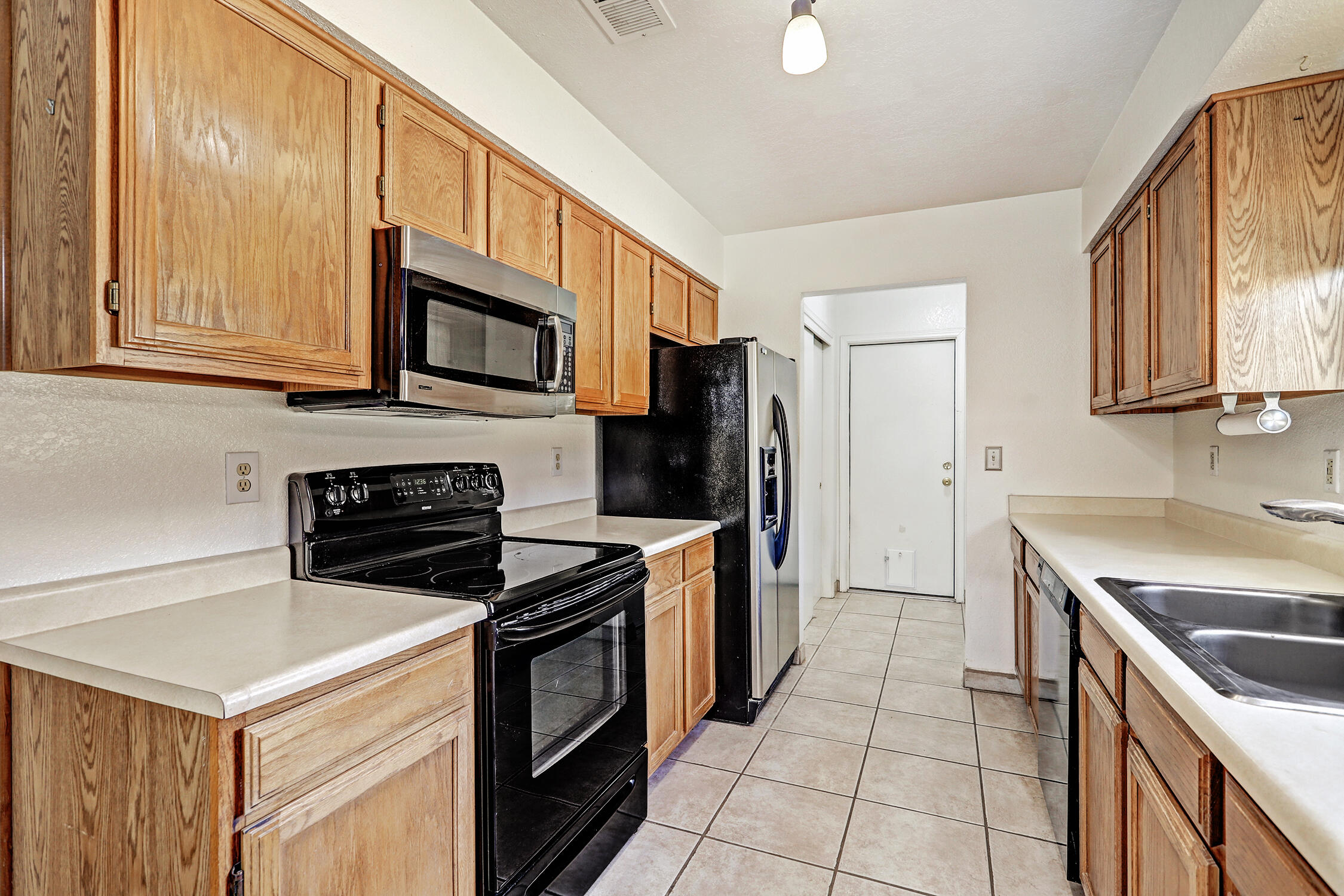 10801 Central Park Drive, Albuquerque, New Mexico image 4