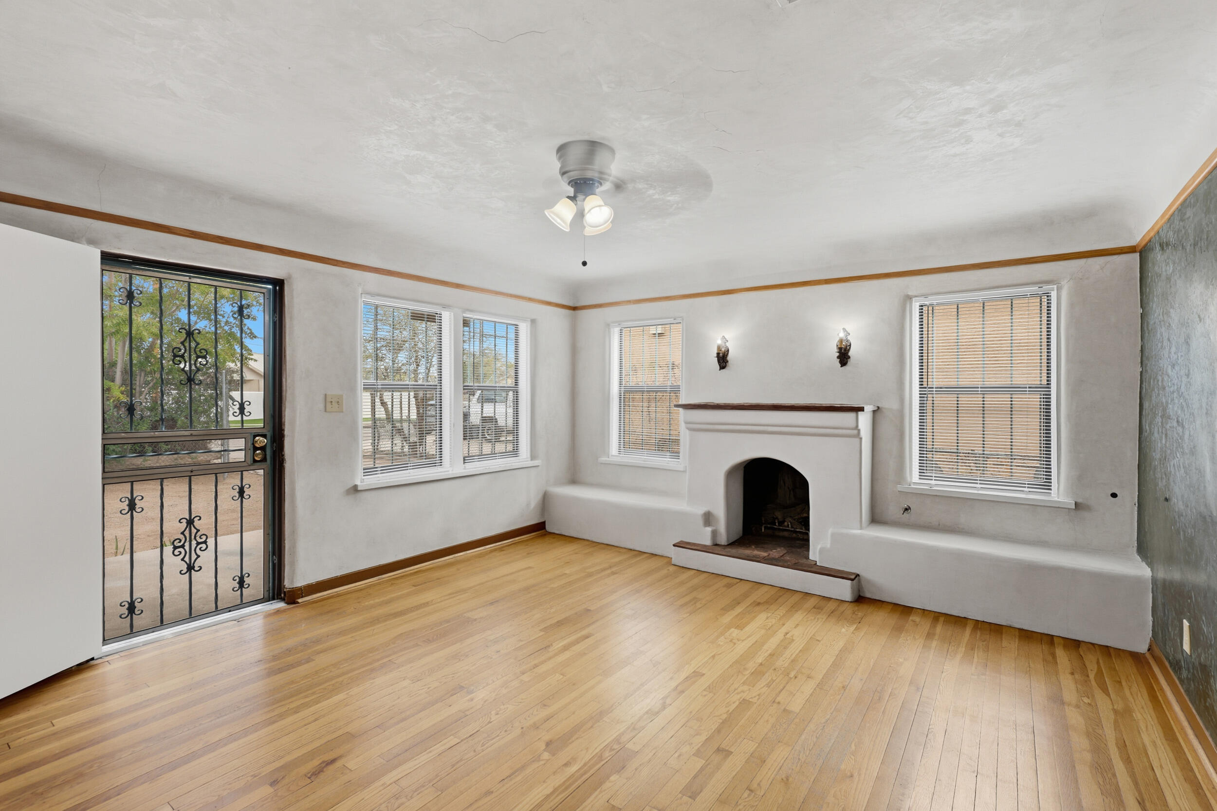 2405 Commercial Street NE