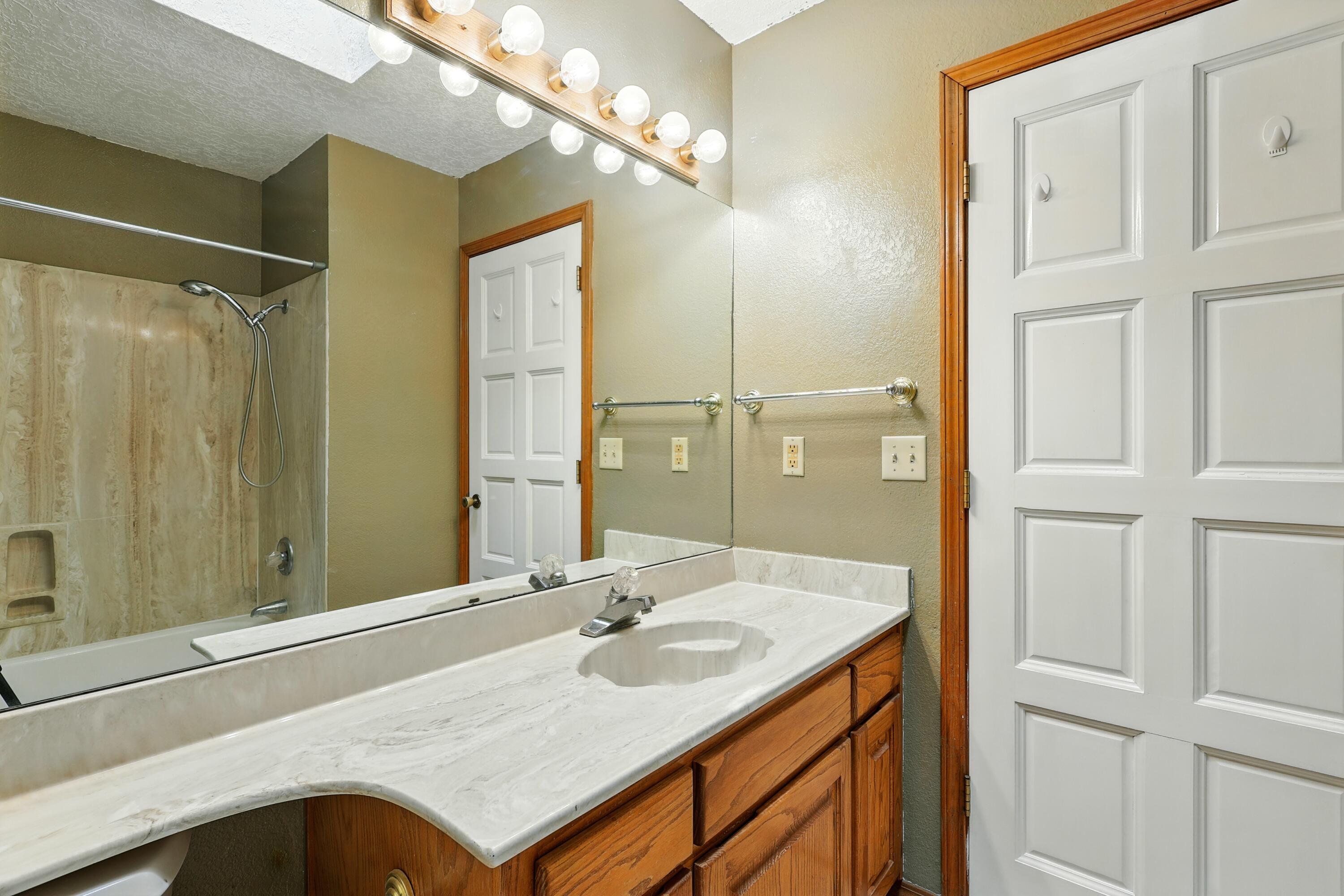 1551 Valley View Drive, Los Lunas, New Mexico image 38