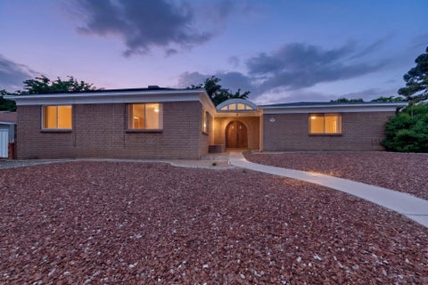 Homes For Sale - 9817 Pitt Place<br/> Bernalillo County, Albuquerque, NM 87111