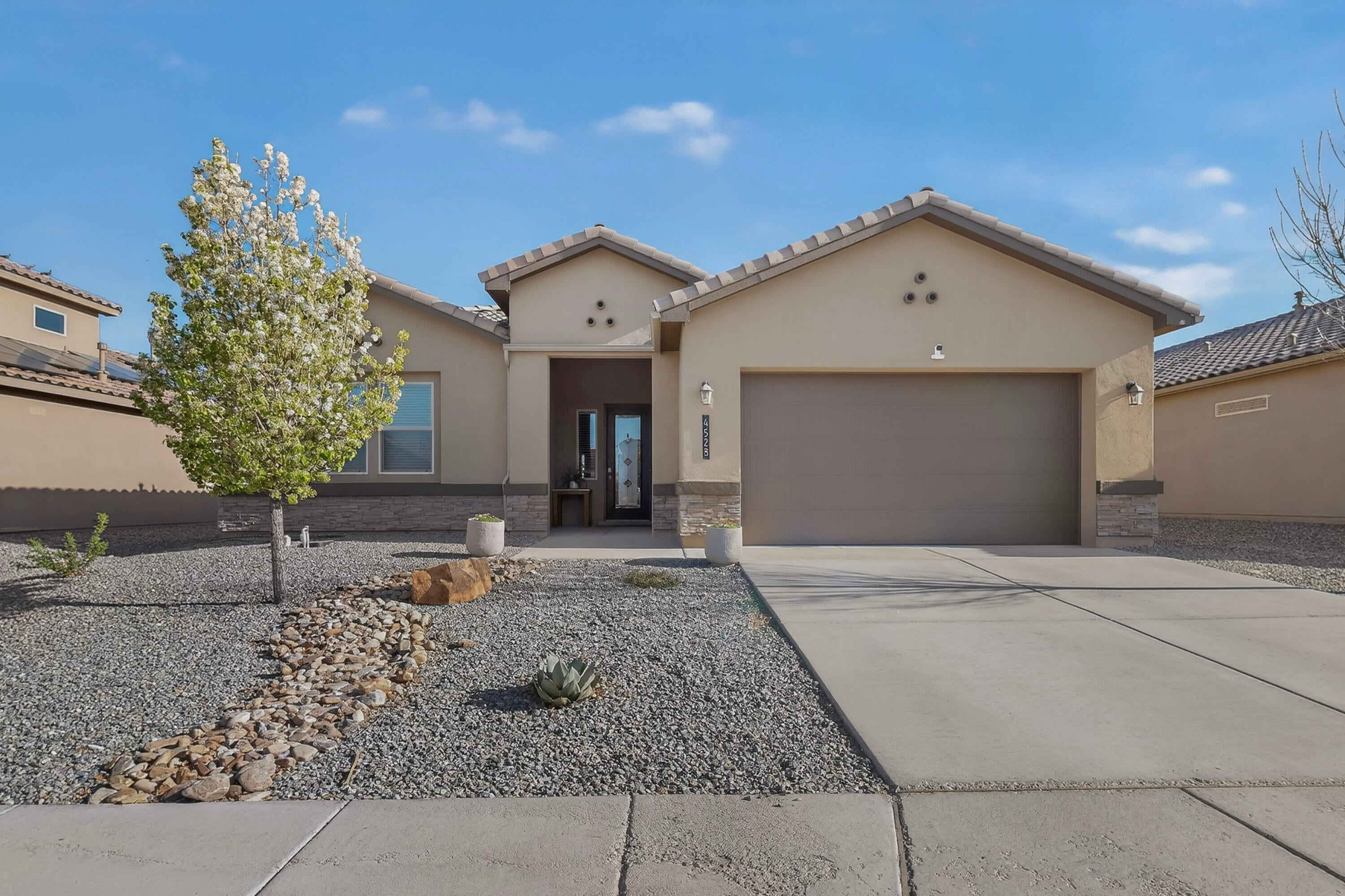 4528 Skyline Loop NE