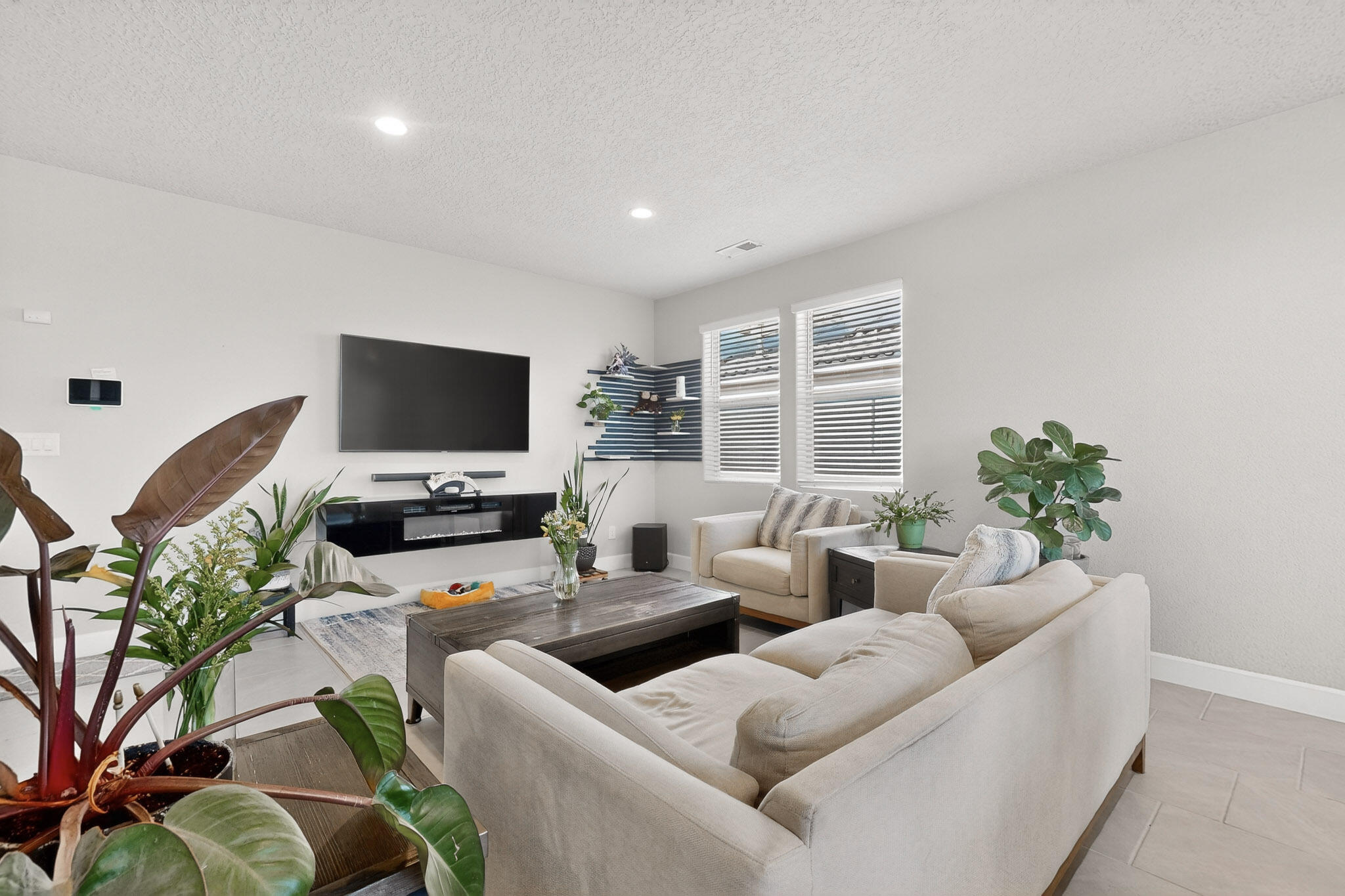 4528 Skyline Loop NE