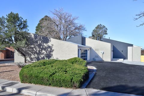 Photo of 5605 Fairoak Trail NE, Albuquerque, NM 87109 (MLS # 1093096)