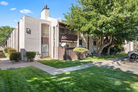 Photo of 1601 Pennsylvania Street NE #L3, Albuquerque, NM 87110 (MLS # 1094172)