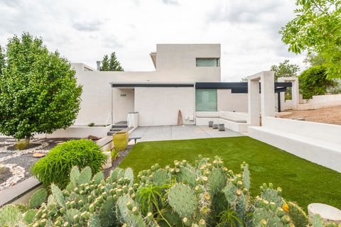 Photo of 409 RIDGE Place NE, Albuquerque, NM 87106 (MLS # 1092288)