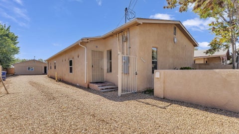 Photo of 2320 Dora Avenue NW, Albuquerque, NM 87104 (MLS # 1113045)