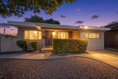 Photo of 716 Florida Street SE, Albuquerque, NM 87108 (MLS # 1103058)
