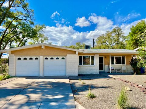 Photo of 235 LUNA Avenue NE, Los Lunas, NM 87031 (MLS # 1092430)