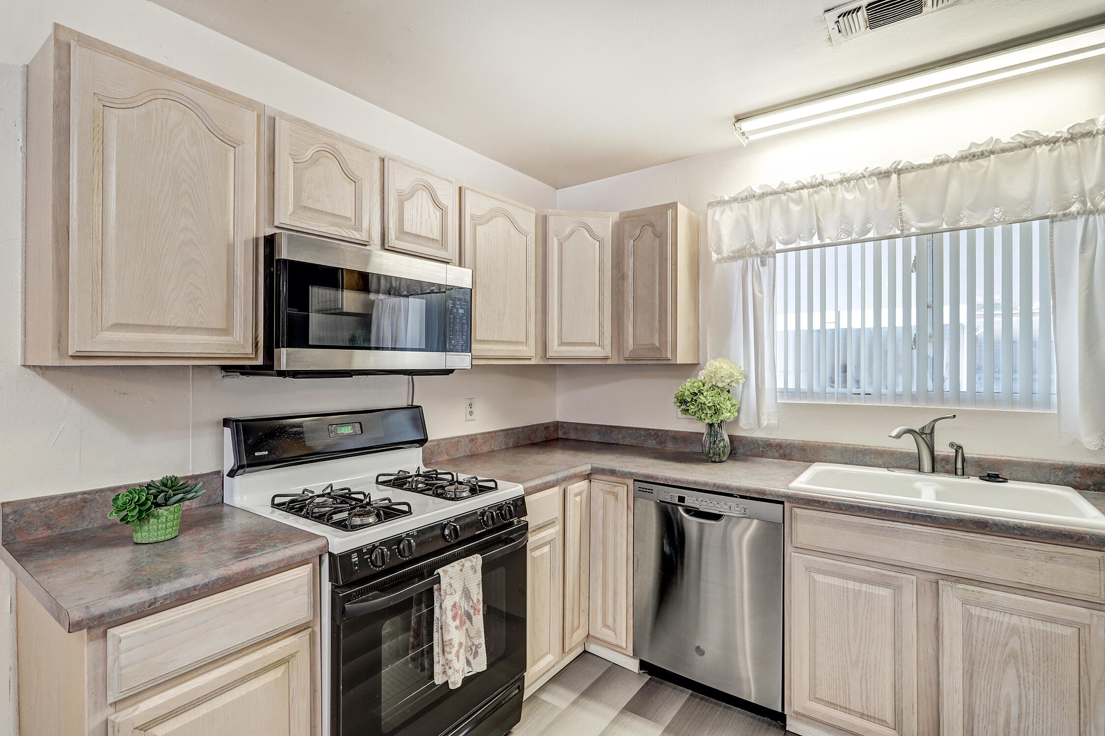 2807 Desert Garden Lane, Albuquerque, New Mexico image 8