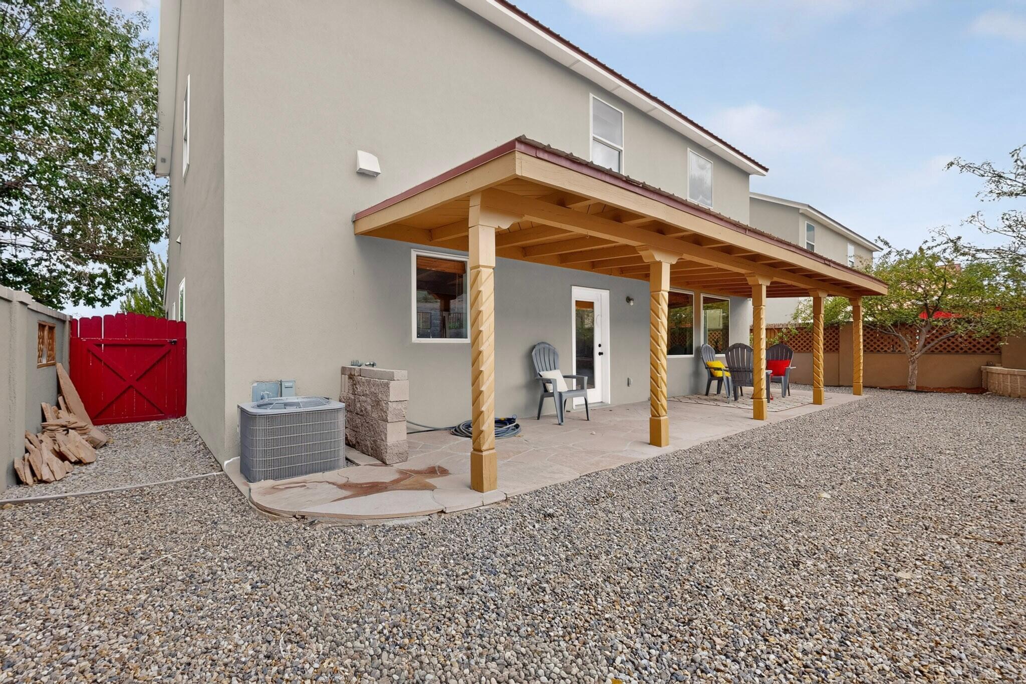 401 Minturn Loop NE