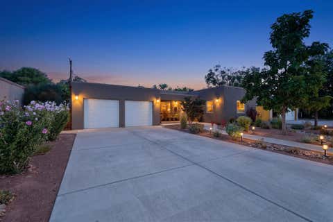 Photo of 328 Fontana Place NE, Albuquerque, NM 87108 (MLS # 1108734)