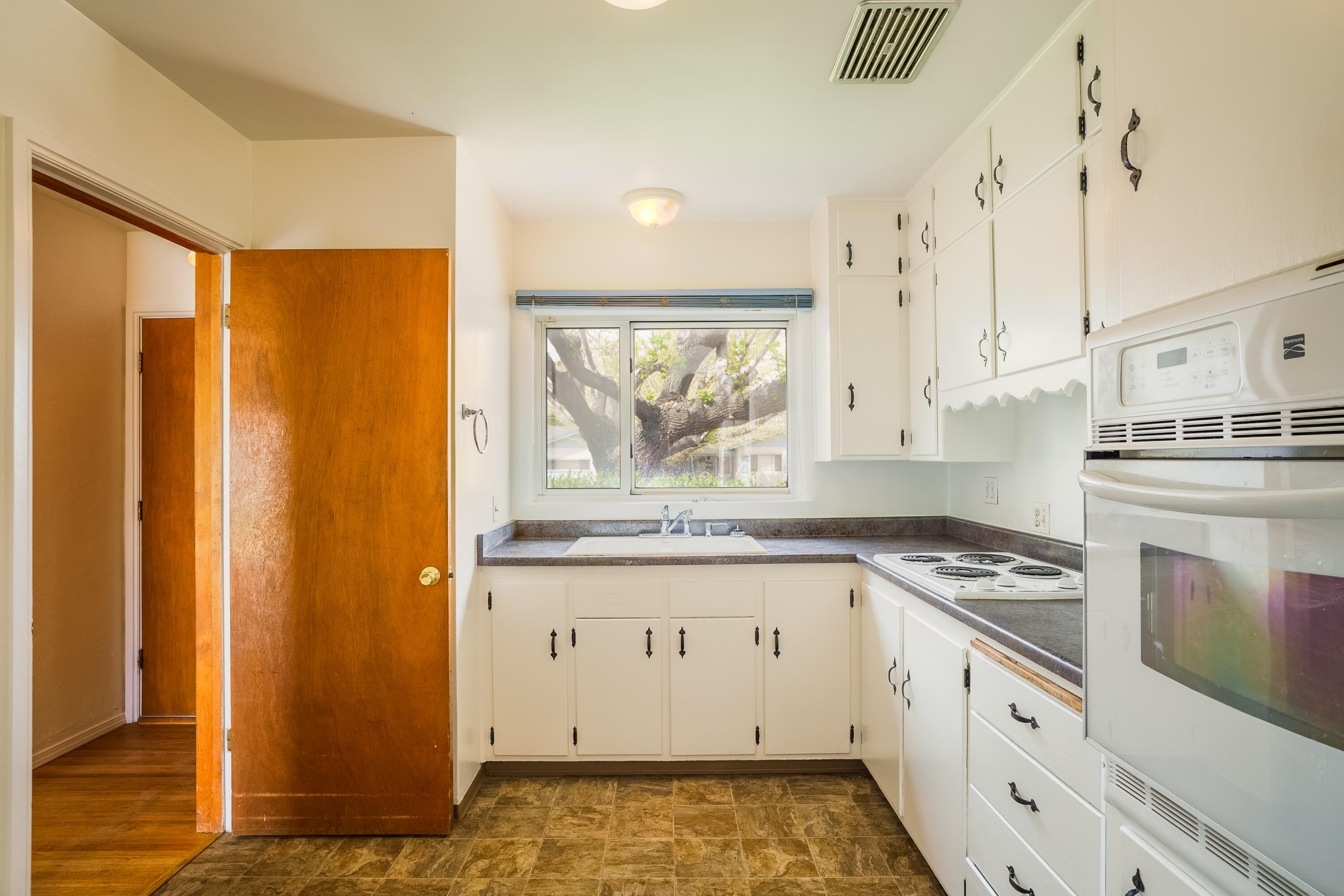2928 Cardenas Drive, Albuquerque, New Mexico image 7
