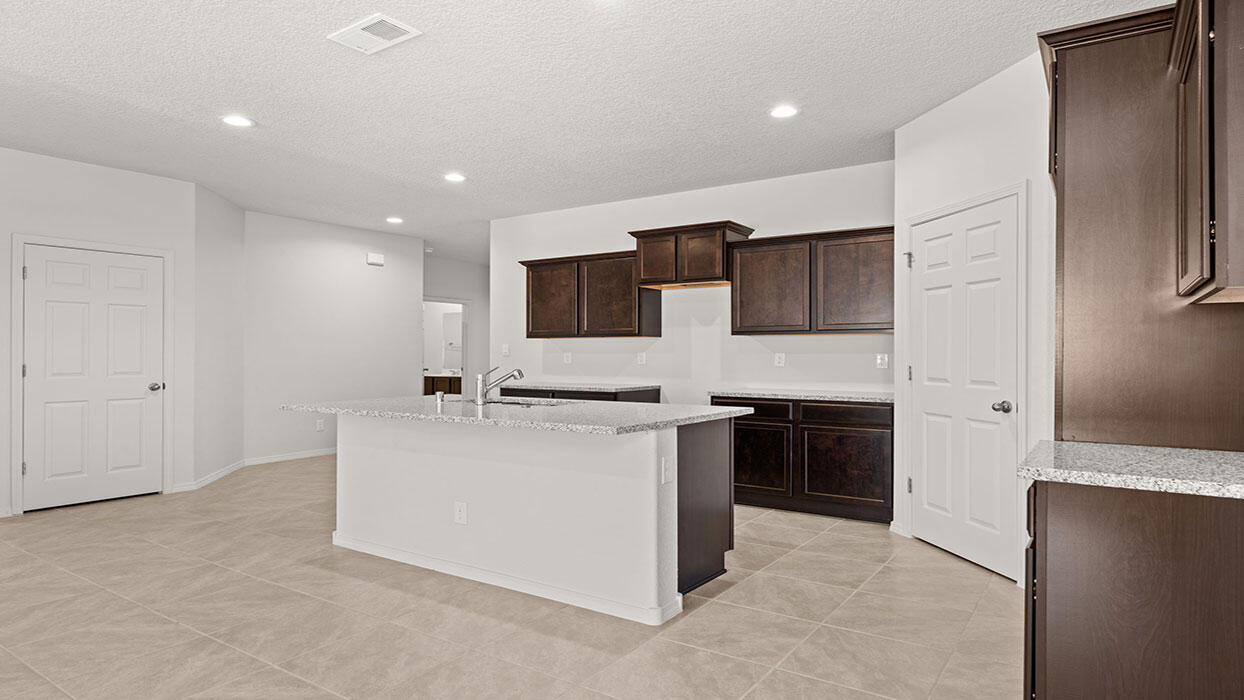 1465 Alto Colores Street, Los Lunas, New Mexico image 4