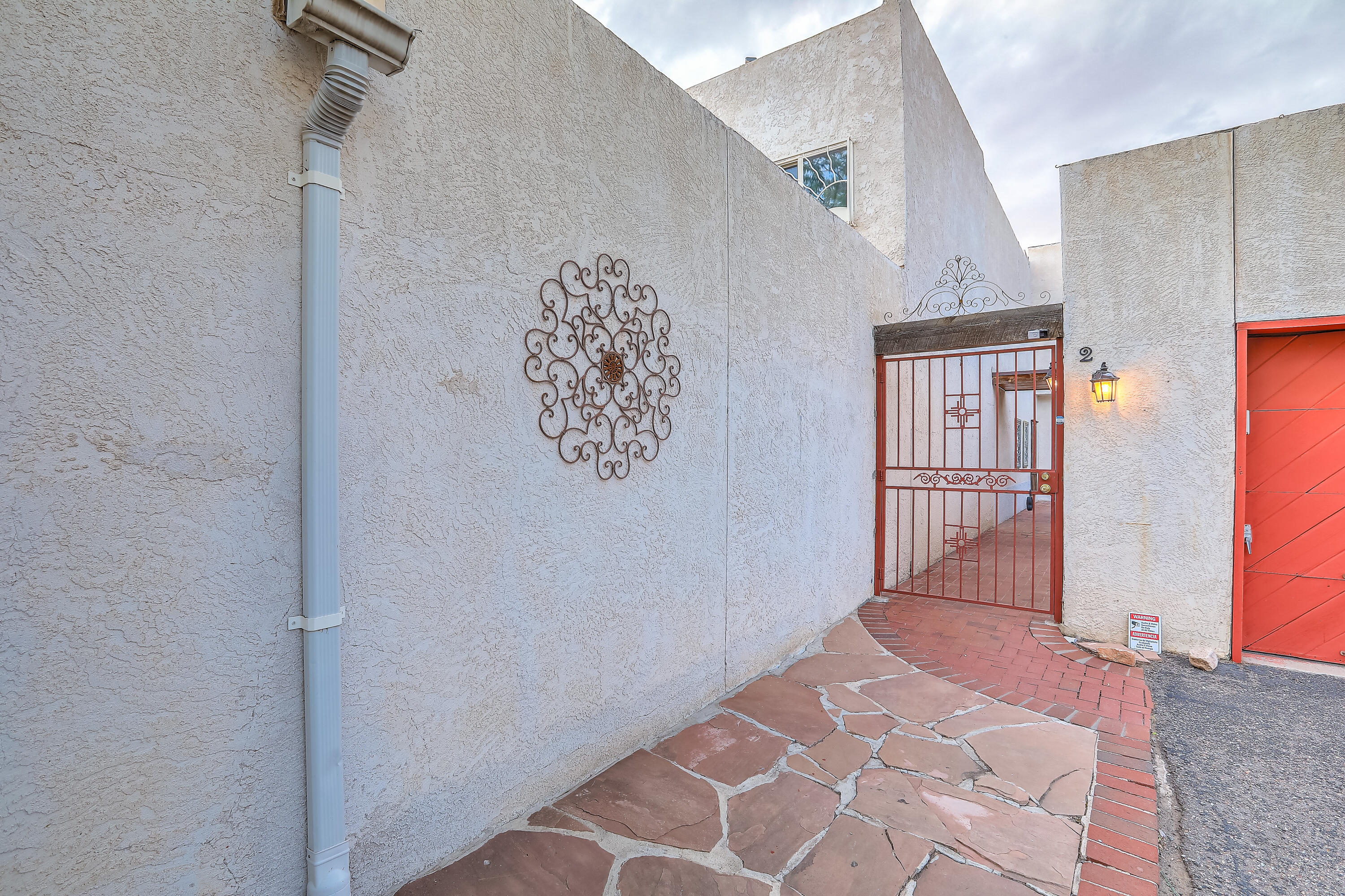 2 La Villita Tres Street NE