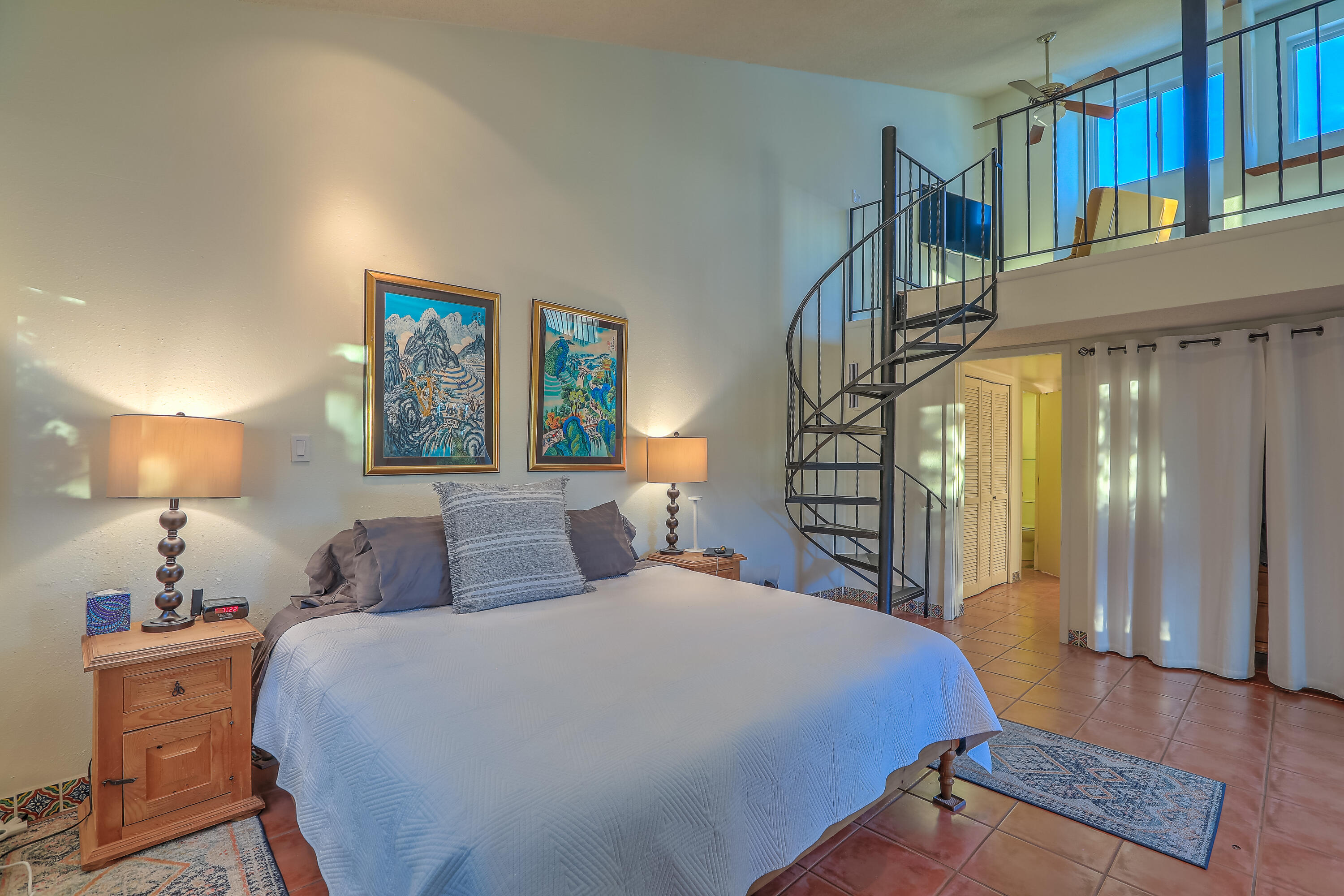 2 La Villita Tres Street NE