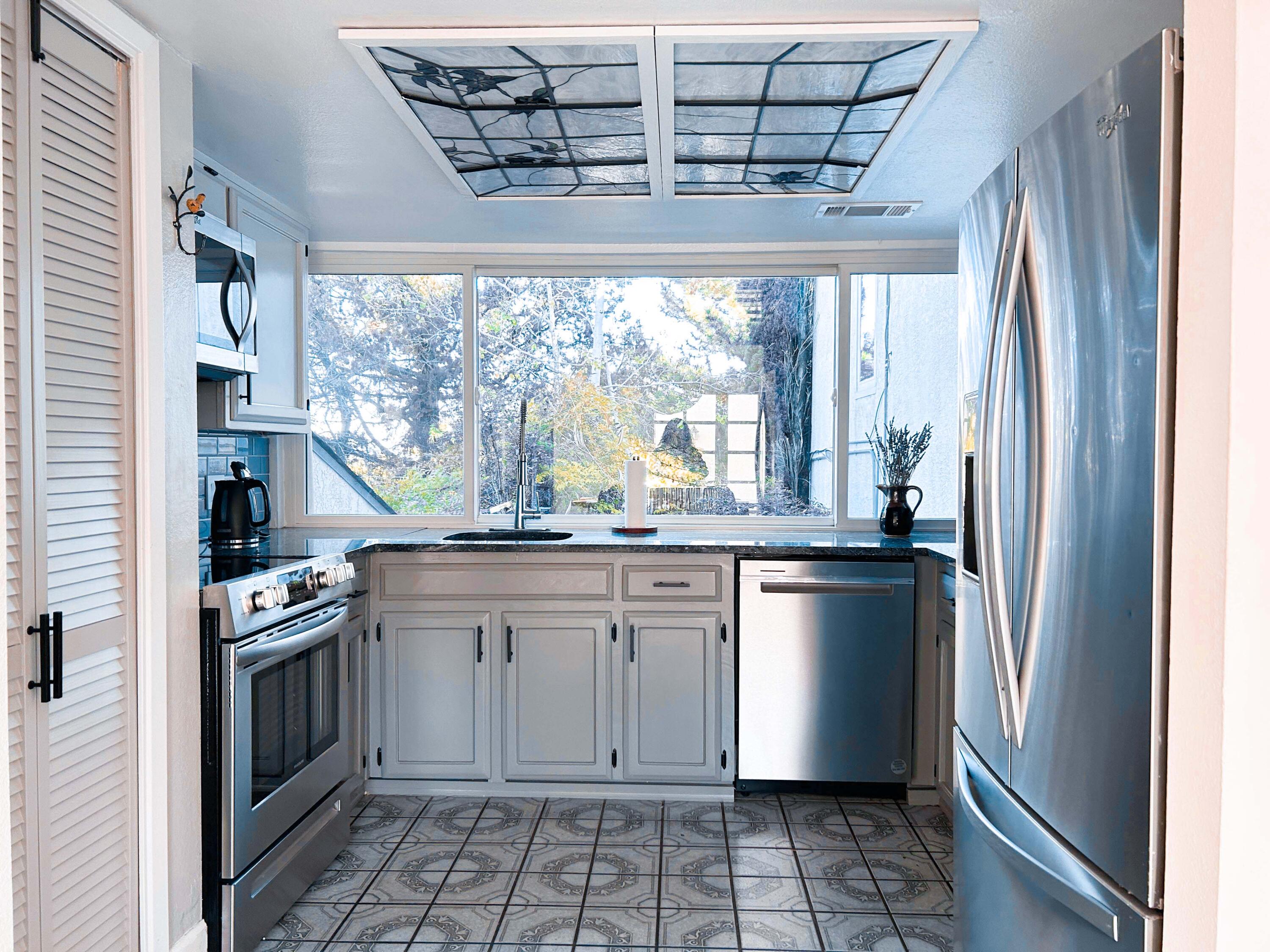 2 La Villita Tres Street NE