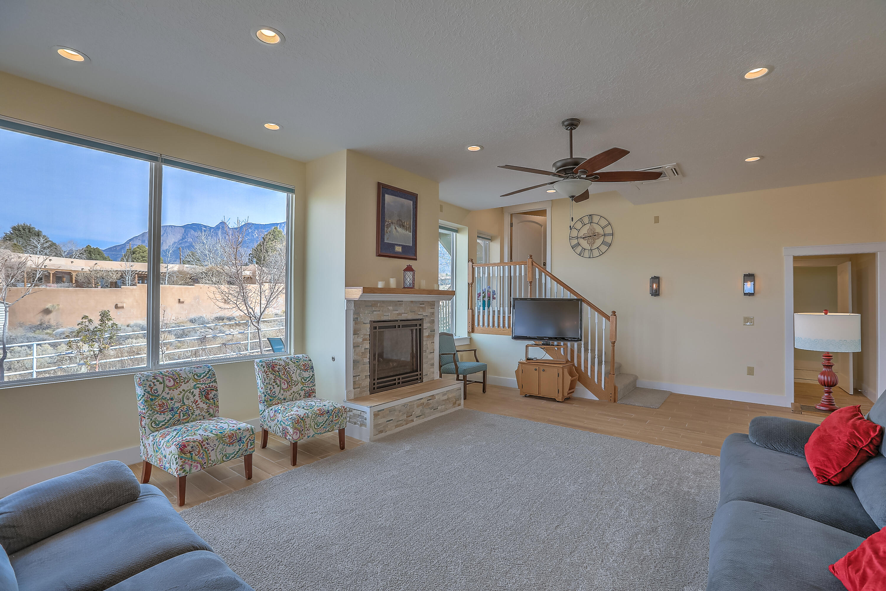 10801 Holly Avenue NE