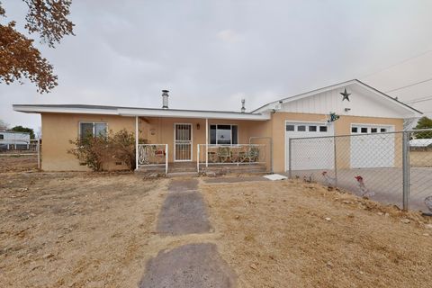 Photo of 15 Whitehouse Road, Los Lunas, NM 87031 (MLS # 1098385)