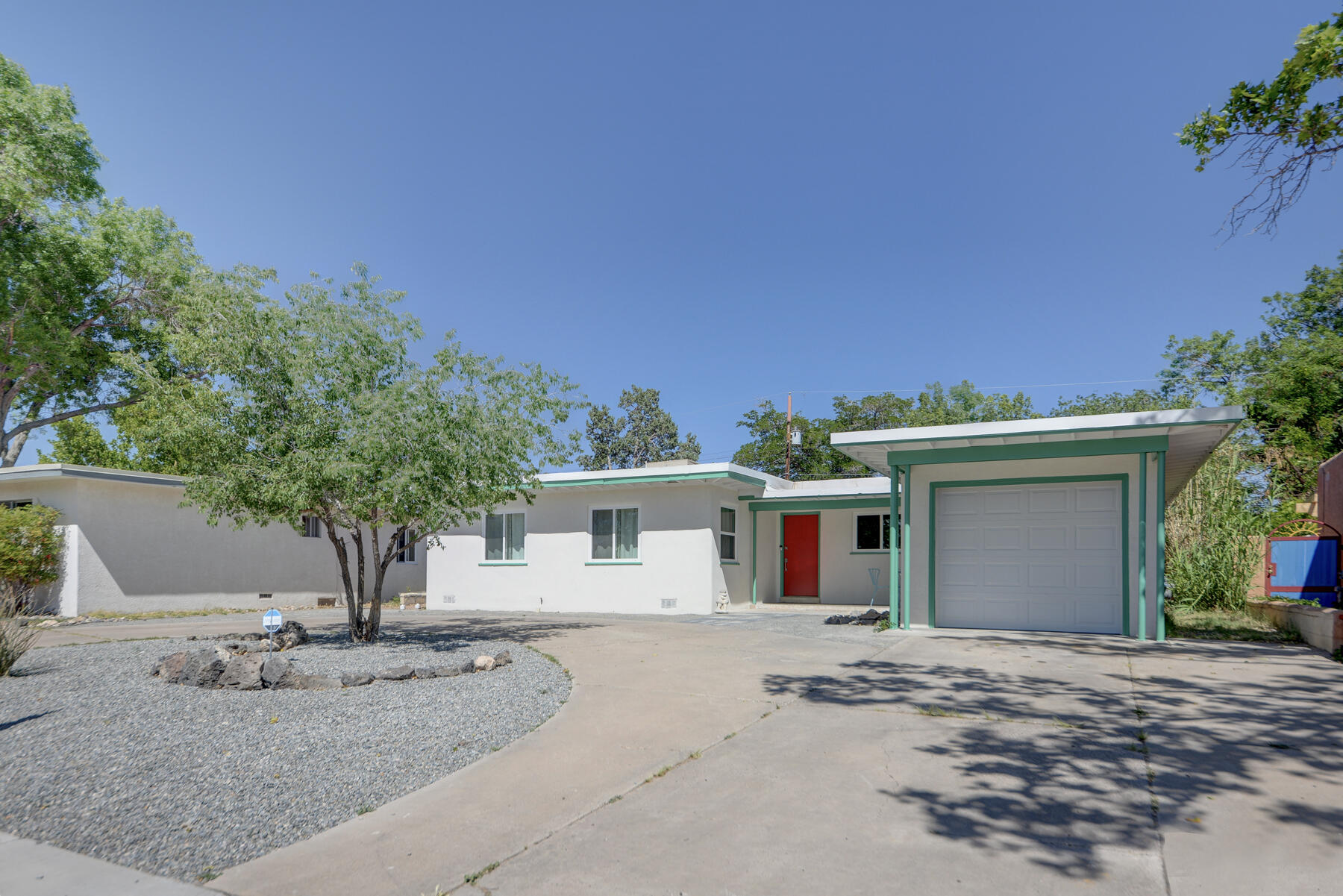 324 Chula Vista Place NE