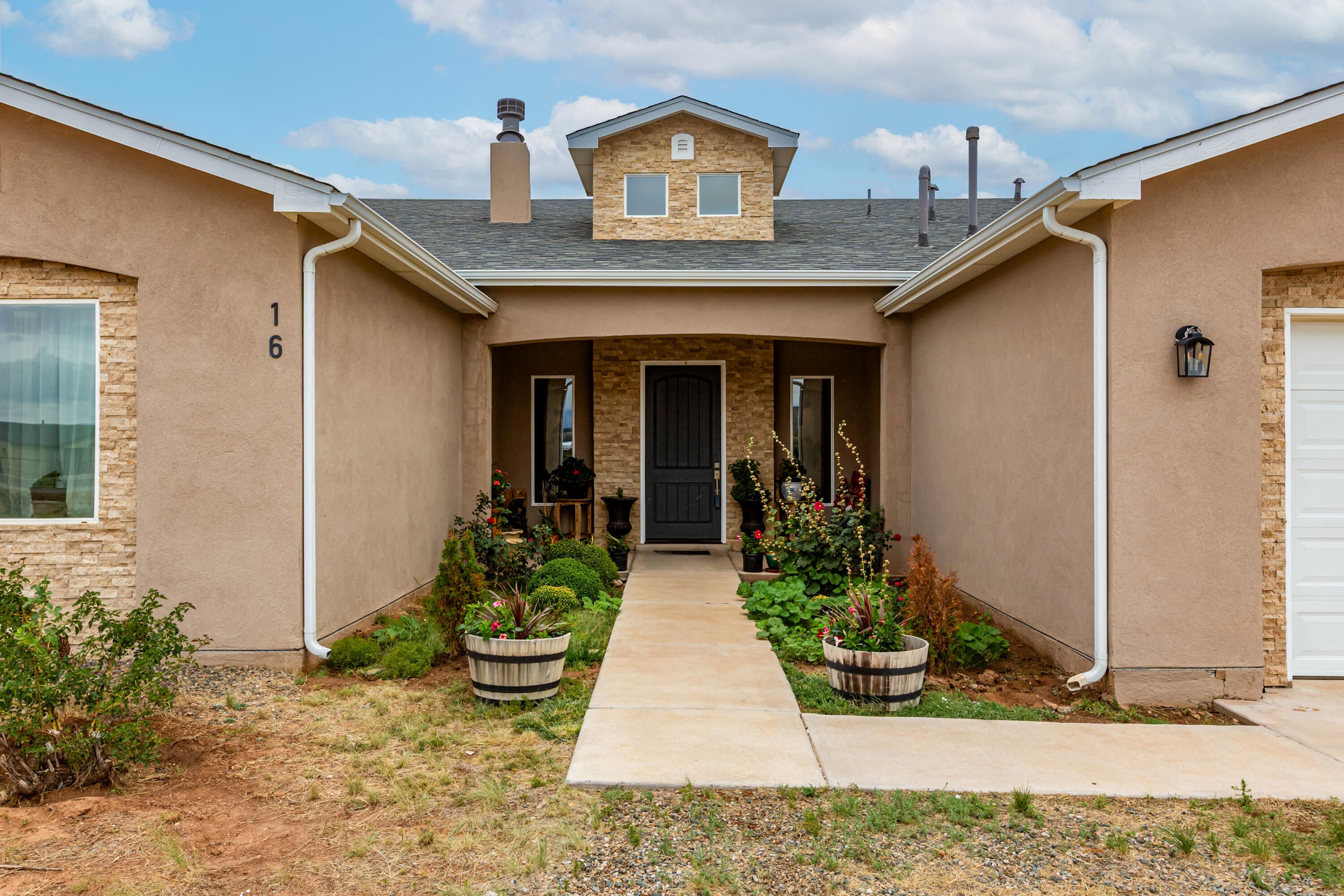 16 Northland Meadows Place