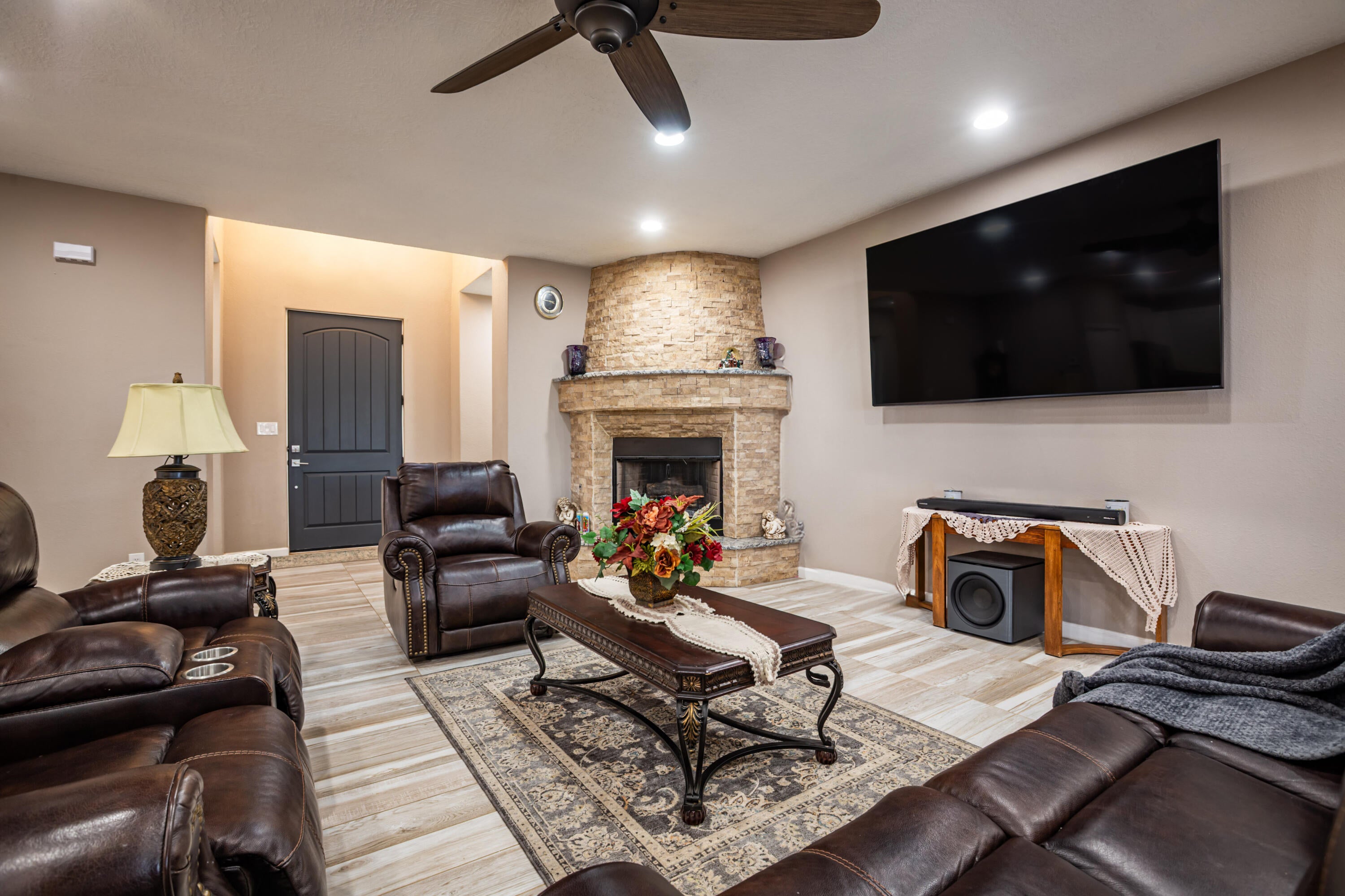 16 Northland Meadows Place