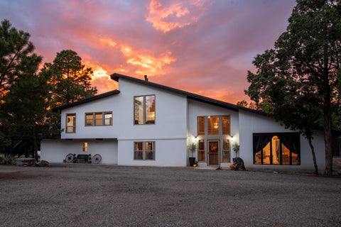 Photo of 32 Bobolink Lane, Tijeras, NM 87059 (MLS # 1112146)