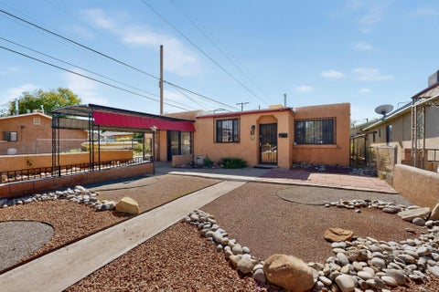 Photo of 406 Smith Avenue SE, Albuquerque, NM 87102 (MLS # 1112306)