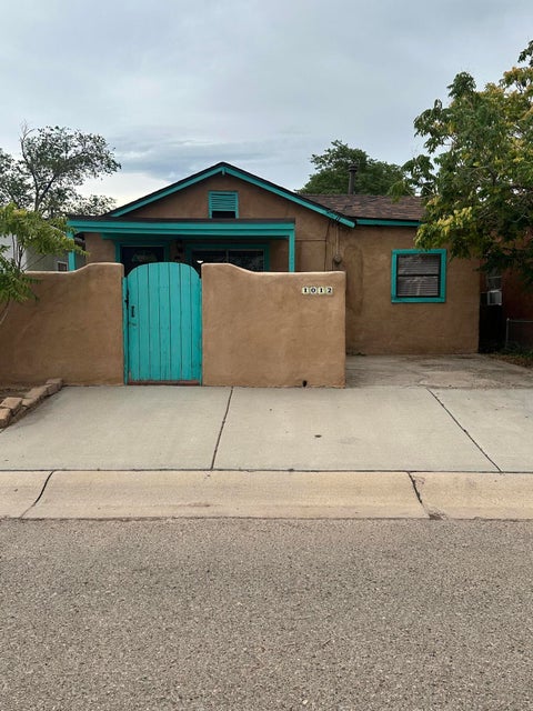 Photo of 1012 21st Street NW, Albuquerque, NM 87104 (MLS # 1106294)
