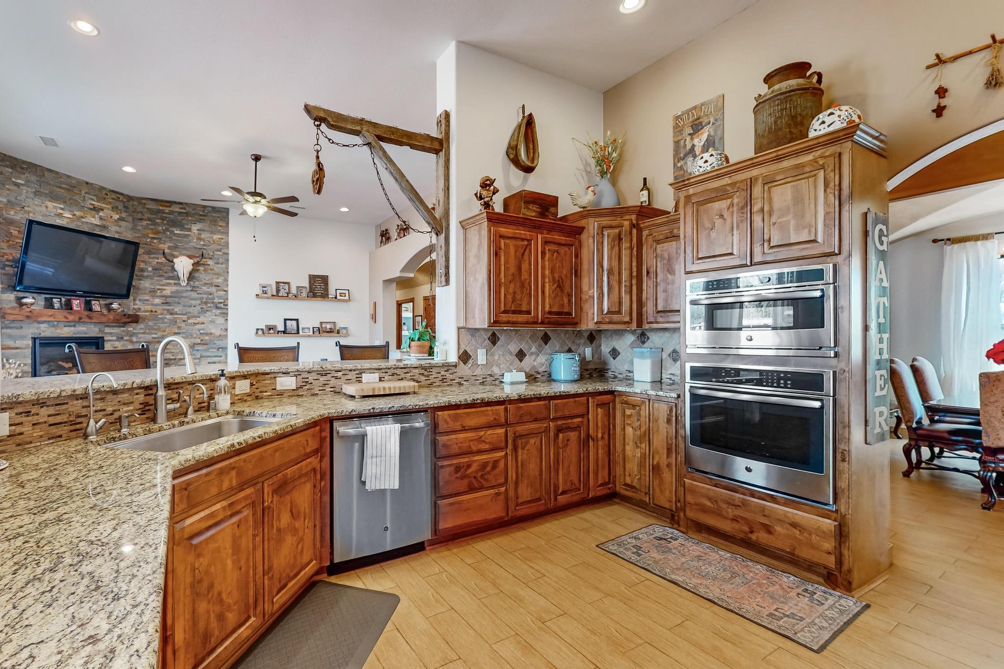 151 Mama Road, Corrales, New Mexico image 37