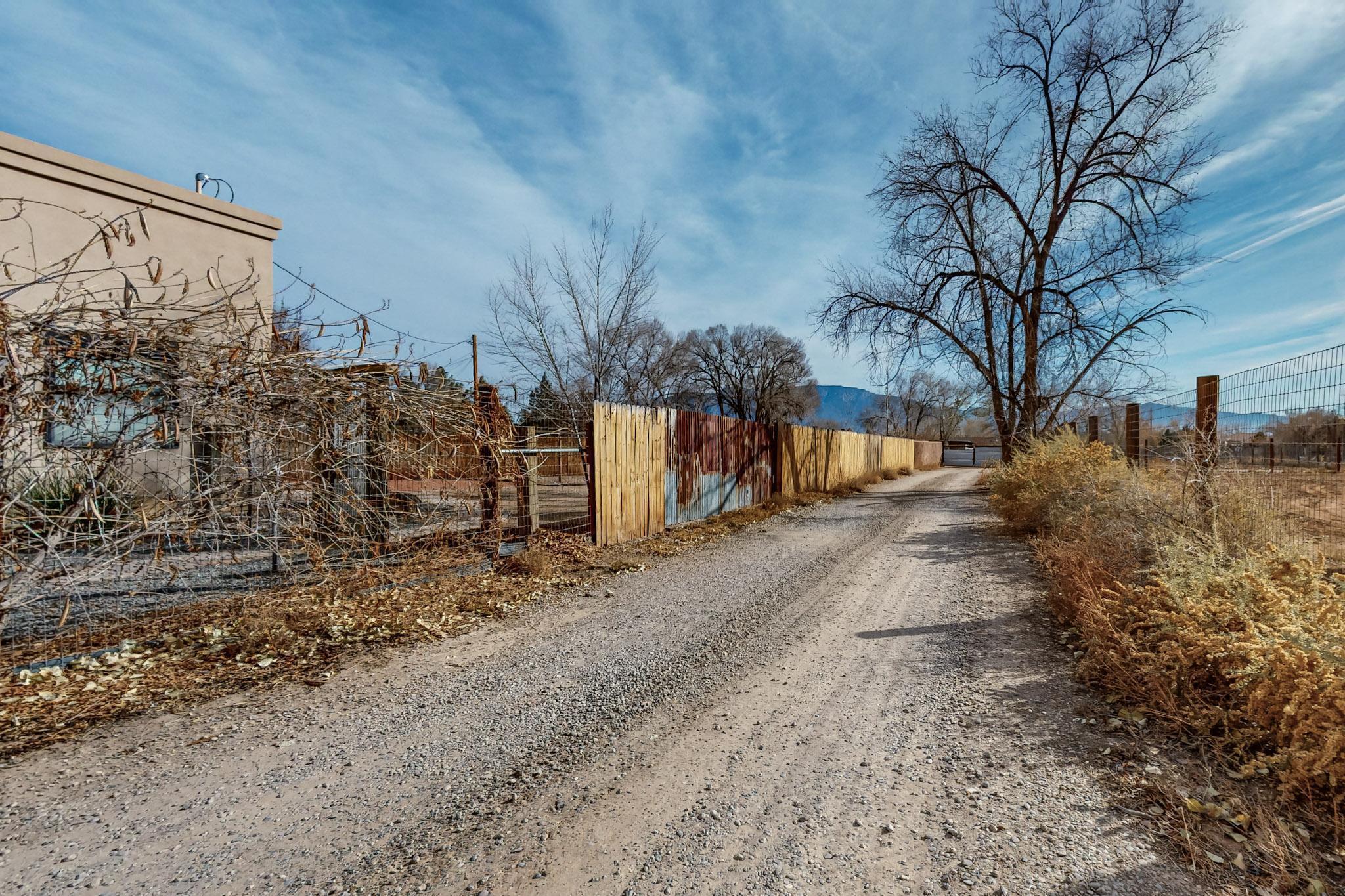 151 Mama Road, Corrales, New Mexico image 21